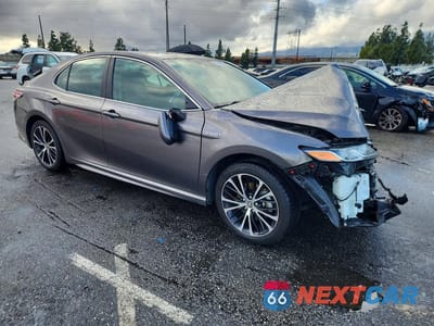 Czwarte zdjęcie samochodu z boku: 2020 TOYOTA CAMRY HYBRID SE VIN:4T1G31AK7LU534357 - miniatura