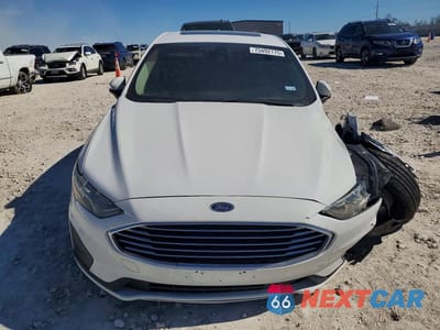 Piąte zdjęcie samochodu w środku: 2019 FORD FUSION VIN:3FA6P0LU4KR104987 - miniatura