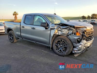 Czwarte zdjęcie samochodu z boku: 2026 CHEVROLET SILVERADO C1500 CUSTOM VIN:1GCRABEK8TZ173310 - miniatura