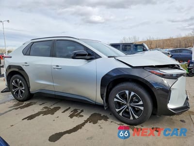 Czwarte zdjęcie samochodu z boku: 2024 TOYOTA BZ4X XLE VIN:JTMABACA2RA058983 - miniatura