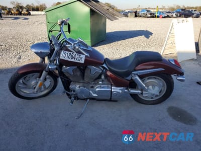 Trzecie zdjęcie samochodu z tyłu: 2005 HONDA VTX1300 C VIN:1HFSC55025A104034 - miniatura