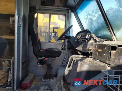 Zdjęcie 7 z 12 samochodu: 2005 FREIGHTLINER CHASSIS M LINE WALK-IN VAN VIN:4UZAANBW65CU21349 - miniatura