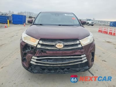 Piąte zdjęcie samochodu w środku: 2019 TOYOTA HIGHLANDER LE VIN:5TDZZRFH8KS308886 - miniatura