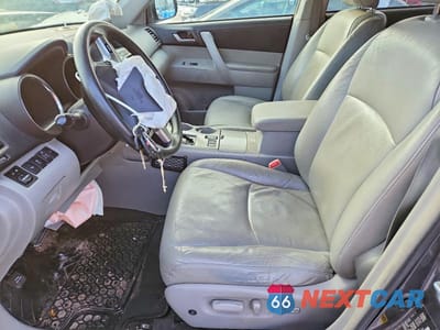 Zdjęcie 7 z 13 samochodu: 2013 TOYOTA HIGHLANDER BASE VIN:5TDBK3EH8DS206026 - miniatura