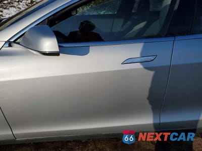 Zdjęcie 7 z 12 samochodu: 2015 TESLA MODEL S VIN:5YJSA1E4XFF116419 - miniatura