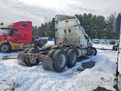 Czwarte zdjęcie samochodu z boku: 2014 FREIGHTLINER CASCADIA SEMI TRUCK VIN:3AKJGLDVXESFR0754 - miniatura