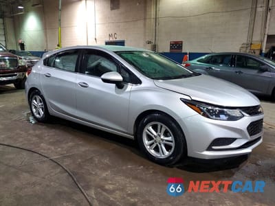 Czwarte zdjęcie samochodu z boku: 2017 CHEVROLET CRUZE LT VIN:3G1BE6SM3HS613854 - miniatura