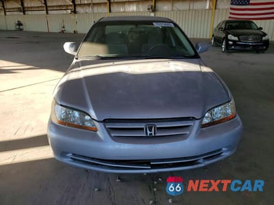 Piąte zdjęcie samochodu w środku: 2002 HONDA ACCORD EX VIN:1HGCG66852A132338 - miniatura