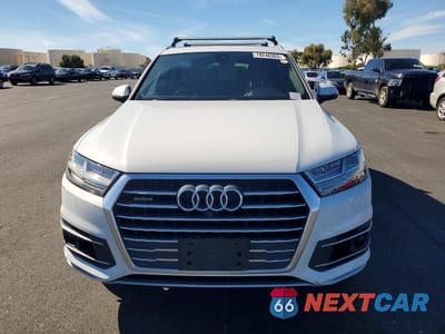 Piąte zdjęcie samochodu w środku: 2019 AUDI Q7 PREMIUM PLUS VIN:WA1LAAF76KD020134 - miniatura