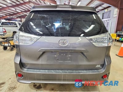 Zdjęcie 6 z 12 samochodu: 2020 TOYOTA SIENNA SE VIN:5TDEZ3DC8LS235653 - miniatura