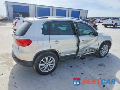 Trzecie zdjęcie samochodu z tyłu: 2013 VOLKSWAGEN TIGUAN S VIN:WVGAV3AXXDW587504 - miniatura