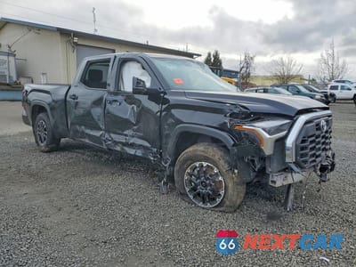 Czwarte zdjęcie samochodu z boku: 2024 TOYOTA TUNDRA SR5 VIN:5TFLA5EC2RX035797 - miniatura