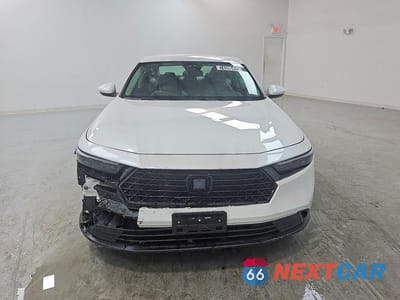 Piąte zdjęcie samochodu w środku: 2025 HONDA ACCORD LX VIN:1HGCY1F23SA034002 - miniatura
