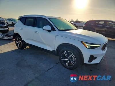 Czwarte zdjęcie samochodu z boku: 2024 VOLVO XC40 CORE VIN:YV4L12UK8R2330629 - miniatura
