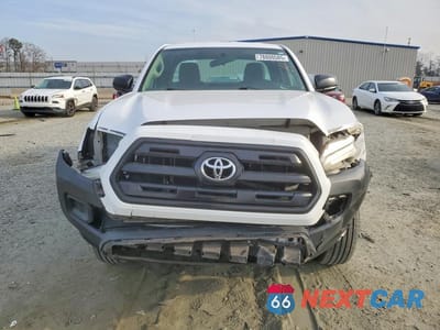 Piąte zdjęcie samochodu w środku: 2017 TOYOTA TACOMA SR VIN:5TFRX5GN8HX087683 - miniatura