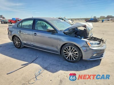 Czwarte zdjęcie samochodu z boku: 2016 VOLKSWAGEN JETTA SPORT VIN:3VWB17AJ7GM337419 - miniatura