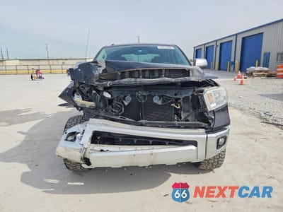 Piąte zdjęcie samochodu w środku: 2015 TOYOTA TUNDRA CREWMAX 1794 VIN:5TFGY5F12FX173510 - miniatura