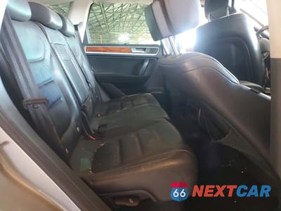 Zdjęcie 10 z 12 samochodu: 2011 VOLKSWAGEN TOUAREG HYBRID VIN:WVGFG9BP5BD001253 - miniatura