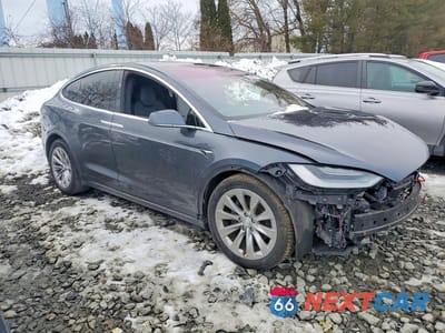 Czwarte zdjęcie samochodu z boku: 2017 TESLA MODEL X VIN:5YJXCBE20HF066167 - miniatura