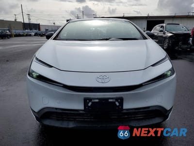 Piąte zdjęcie samochodu w środku: 2026 TOYOTA PRIUS LE VIN:JTDACAAU3T3065009 - miniatura
