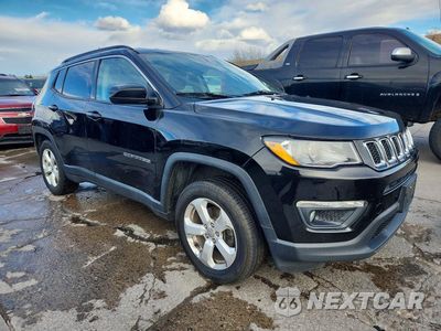 Czwarte zdjęcie samochodu z boku: 2017 JEEP COMPASS LATITUDE VIN:3C4NJDBB0HT640703 - miniatura