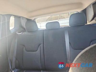 Zdjęcie 10 z 13 samochodu: 2018 JEEP RENEGADE SPORT VIN:ZACCJAAB3JPG68399 - miniatura