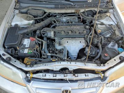 Zdjęcie 11 z 13 samochodu: 2002 HONDA ACCORD EX VIN:1HGCG66862A167129 - miniatura