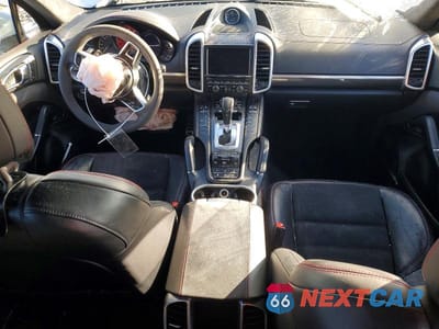 Zdjęcie 8 z 12 samochodu: 2016 PORSCHE CAYENNE GT VIN:WP1AD2A29GLA80233 - miniatura