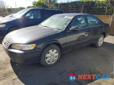 1998 TOYOTA CAMRY LE JT2BG22K3W0236447 - główne zdjęcie licytacji z USA - miniatura