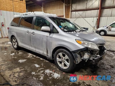 Czwarte zdjęcie samochodu z boku: 2015 TOYOTA SIENNA LE VIN:5TDKK3DC6FS547630 - miniatura