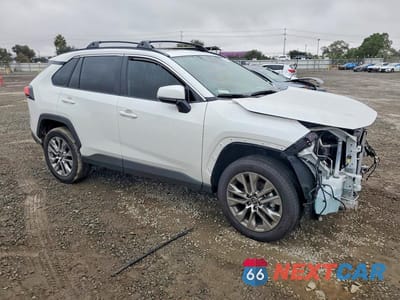 Czwarte zdjęcie samochodu z boku: 2025 TOYOTA RAV4 XLE PREMIUM VIN:2T3C1RFV4SW396871 - miniatura