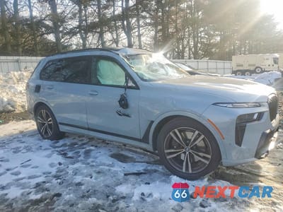 Czwarte zdjęcie samochodu z boku: 2026 BMW X7 XDRIVE40I VIN:5UX23EM04T9202653 - miniatura