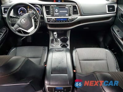 Zdjęcie 8 z 13 samochodu: 2017 TOYOTA HIGHLANDER LE VIN:5TDZZRFH5HS221651 - miniatura