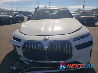 Piąte zdjęcie samochodu w środku: 2025 BMW I7 EDRIVE50 VIN:WBY43EJ02SCT41887 - miniatura