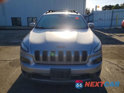 Piąte zdjęcie samochodu w środku: 2017 JEEP CHEROKEE LATITUDE VIN:1C4PJLCB7HW510302 - miniatura
