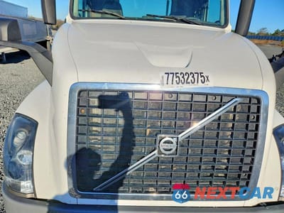 Zdjęcie 9 z 10 samochodu: 2017 VOLVO VNL SEMI TRUCK VIN:4V4N39TG5HN988082 - miniatura