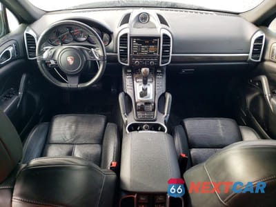 Zdjęcie 8 z 12 samochodu: 2012 PORSCHE CAYENNE VIN:WP1AA2A27CLA10930 - miniatura