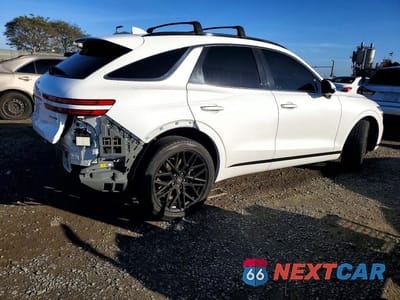 Trzecie zdjęcie samochodu z tyłu: 2022 GENESIS GV70 BASE VIN:KMUMCDTC2NU020947 - miniatura
