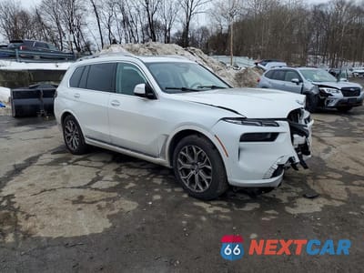 Czwarte zdjęcie samochodu z boku: 2023 BMW X7 XDRIVE40I VIN:5UX23EM04P9P81391 - miniatura