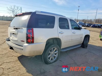 Trzecie zdjęcie samochodu z tyłu: 2013 GMC YUKON DENALI VIN:1GKS2EEFXDR249506 - miniatura