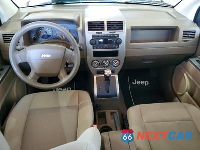 Zdjęcie 8 z 12 samochodu: 2010 JEEP COMPASS VIN:1J8FT47W07D204313 - miniatura