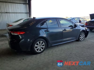 Trzecie zdjęcie samochodu z tyłu: 2021 TOYOTA COROLLA LE VIN:JTDEPMAE5MJ180921 - miniatura