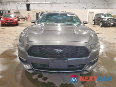 Piąte zdjęcie samochodu w środku: 2015 FORD MUSTANG VIN:1FATP8UH1F5406216 - miniatura