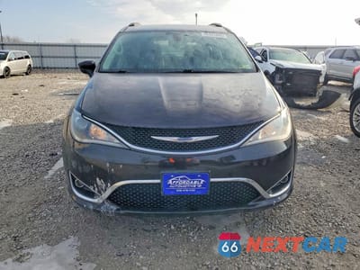 Piąte zdjęcie samochodu w środku: 2017 CHRYSLER PACIFICA TOURING L VIN:2C4RC1BGXHR711768 - miniatura