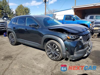 Czwarte zdjęcie samochodu z boku: 2025 MAZDA CX-50 PREMIUM PLUS VIN:7MMVABEM6SN369932 - miniatura