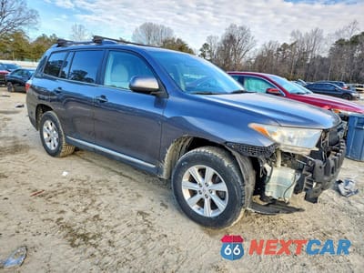 Czwarte zdjęcie samochodu z boku: 2011 TOYOTA HIGHLANDER BASE VIN:5TDBK3EHXBS082130 - miniatura