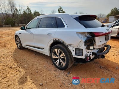 Drugie zdjęcie samochodu z przodu: 2024 AUDI Q8 E-TRON PREMIUM PLUS VIN:WA15AAGE9RB025761 - miniatura