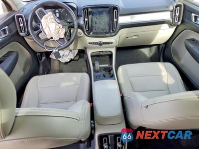 Zdjęcie 8 z 14 samochodu: 2021 VOLVO XC40 T5 MOMENTUM VIN:YV4162UK8M2419697 - miniatura