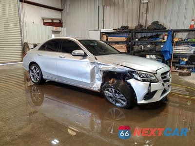 Czwarte zdjęcie samochodu z boku: 2019 MERCEDES-BENZ C 300 VIN:55SWF8DBXKU290768 - miniatura