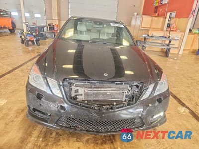 Piąte zdjęcie samochodu w środku: 2011 MERCEDES-BENZ E 550 4MATIC VIN:WDDHF9AB5BA356484 - miniatura